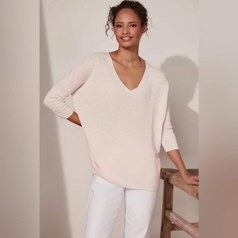 360 Sweater light pink lightweight loose fit  spring linen sweater size small